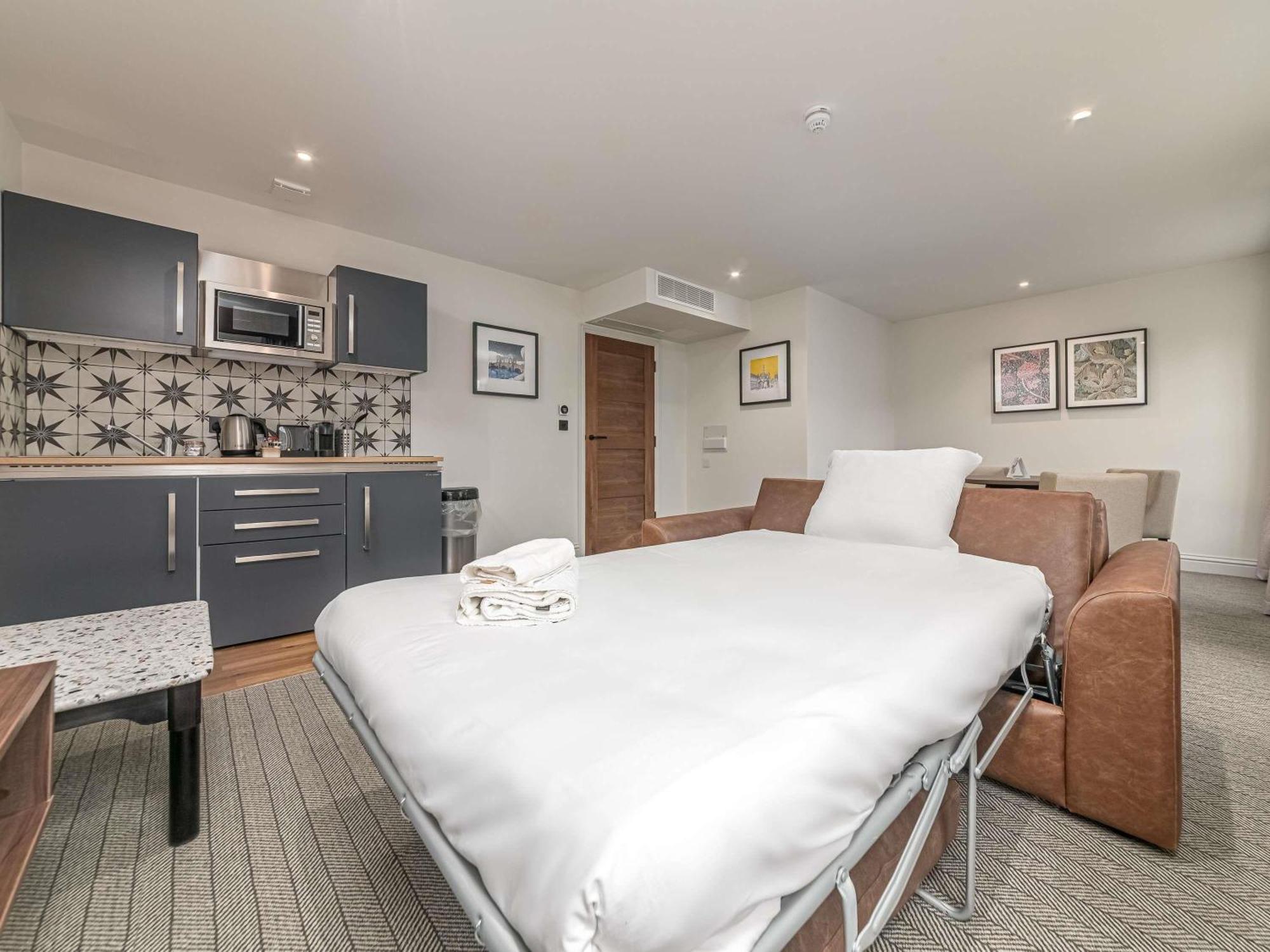Mercure Salisbury White Hart Hotel & Apartments Exteriör bild